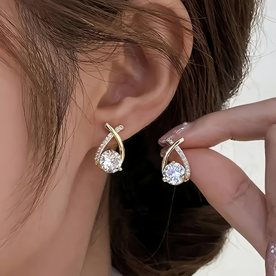 Örhängen med guldkors och zirconium