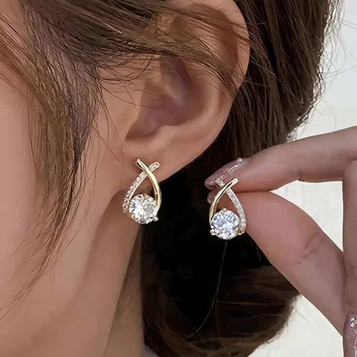 Örhängen med guldkors och zirconium