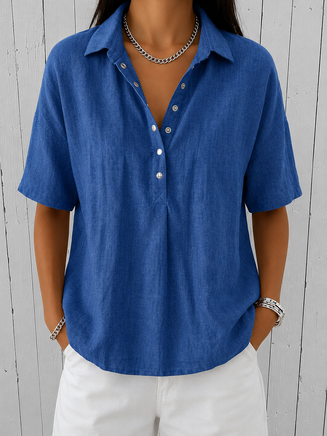 Ava | Blus med Krage och Knappar