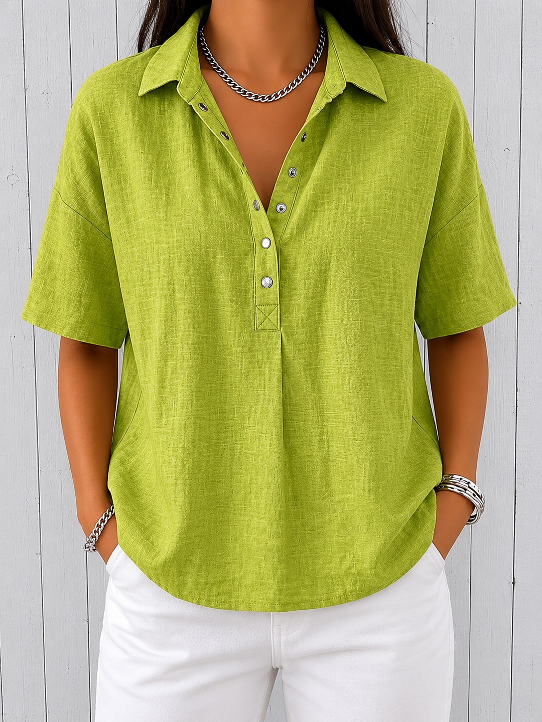 Ava | Blus med Krage och Knappar
